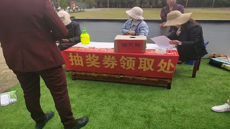 他们在大街小巷日复一日