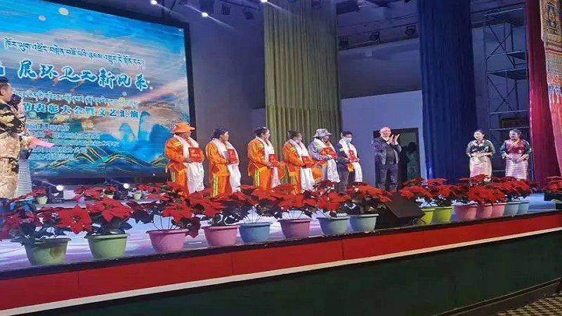 我们从未看清过他们的长相