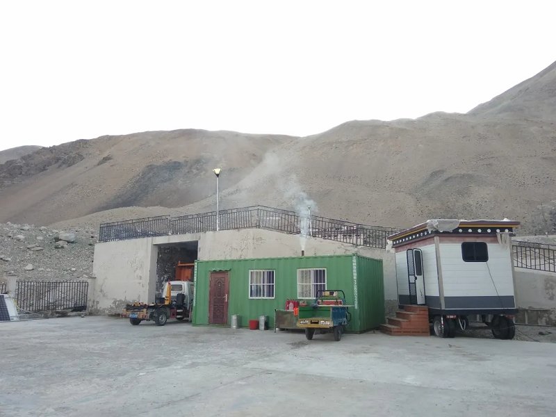 珠峰上真的像网上说的那样遍地的垃圾和