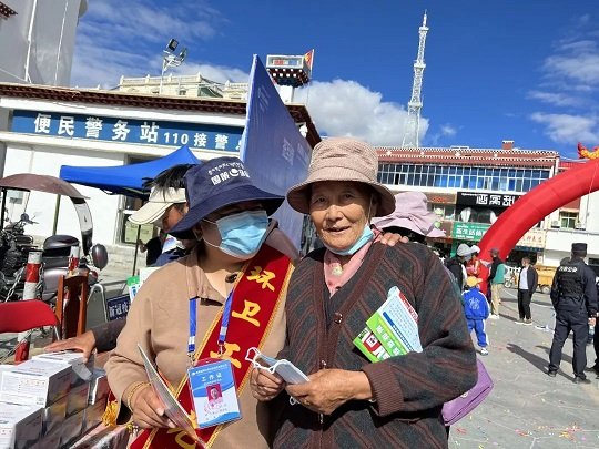 营造人人关注生态文明建设