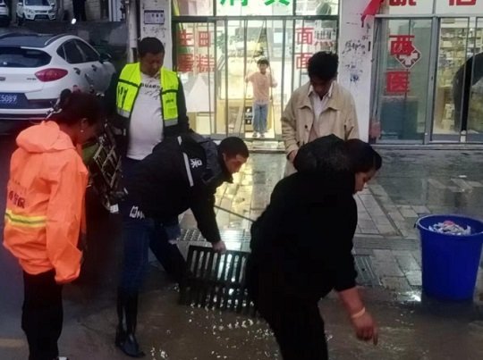 疏通水道防内涝,防范隐患于未然