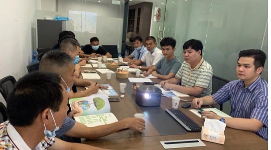 在刘桂文及李德臣的陪同下