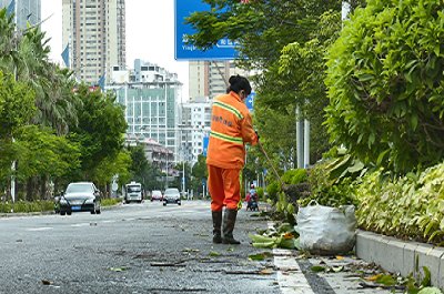 防城港各主次干道在暴雨台风袭击后